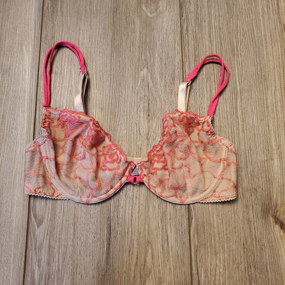Womens Victoria's Secret bra Sz 34C